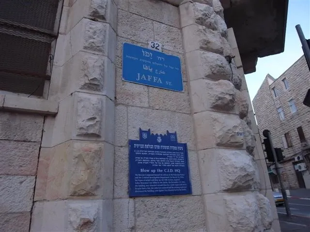 街上的建築也有簡介