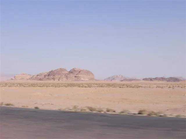 由 Aqaba 到 Wadi Musa 途中，經過 Wadi Rum