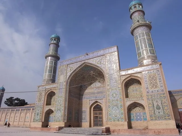 早上的 Friday Mosque 很美