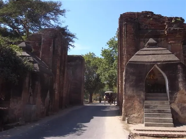 Tharabar Gate